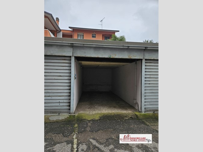 Box in Vendita a Magenta, 10'000€, 14 m²