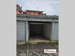 Box in Vendita a Magenta, 10'000€, 14 m²