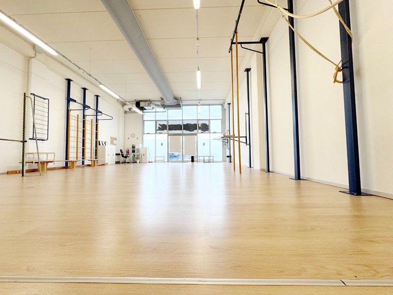 Immobile commerciale in Vendita a Pontedera, zona Il Chiesino, 285'000€, 270 m²