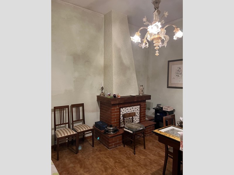 Casa Indipendente in Vendita a Cascina, zona Visignano, 369'000€, 280 m²