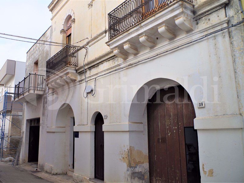 Casa Indipendente in Vendita a Sannicola, 138'000€, 300 m²