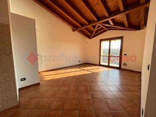 Trilocale in Vendita a Cesano Boscone, 265'000€, 85 m²