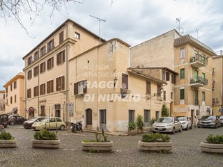 Immobile commerciale in Vendita a Frascati, 235'000&euro;, 150 m²