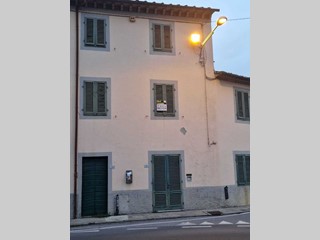 Casa Semi Indipendente in Vendita a Lucca, zona san cassiano a vico, 390'000&euro;, 250 m², con Box