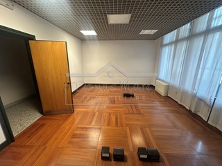 Ufficio in Affitto a Savona, 3'000€, 250 m²