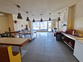 Capannone in Affitto a Lucca, zona Borgo Giannotti, 1'500€, 130 m²