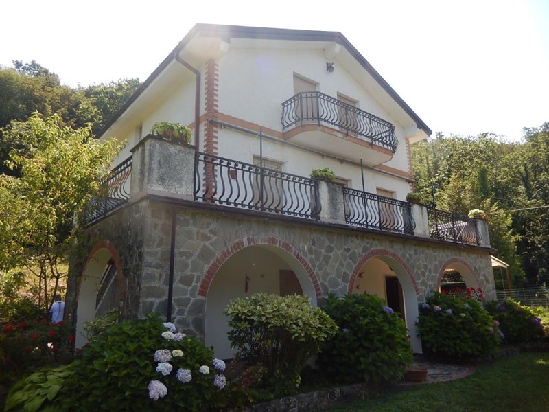 Casa Indipendente in Vendita a Varese Ligure, zona Costola, 170'000&euro;, 234 m²