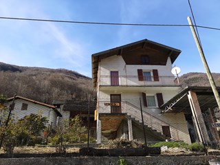 Casa Indipendente in Vendita a Calasca Castiglione, 75'000€, 170 m², con Box