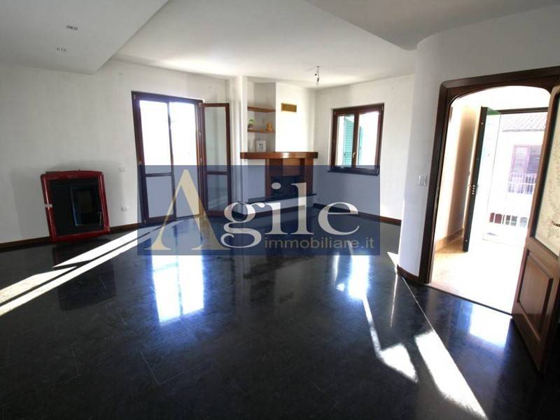 Appartamento in Vendita a Colli del Tronto, zona Villa San Giusepe, 235'000€, 245 m²