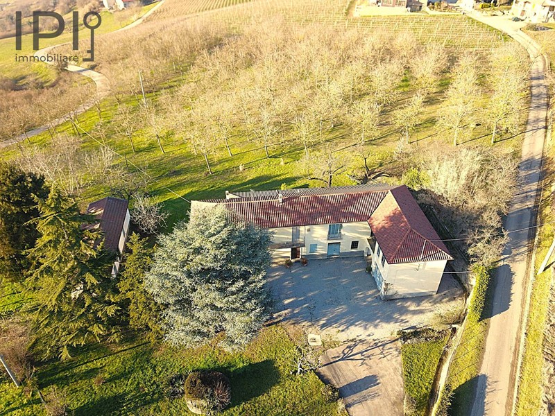 Rustico in Vendita a San Giorgio Scarampi, 290'000€, 350 m², arredato