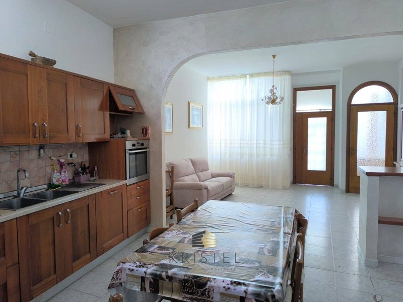 Casa Indipendente in Vendita a Chieti, zona S. Anna, 149'000€, 344 m²