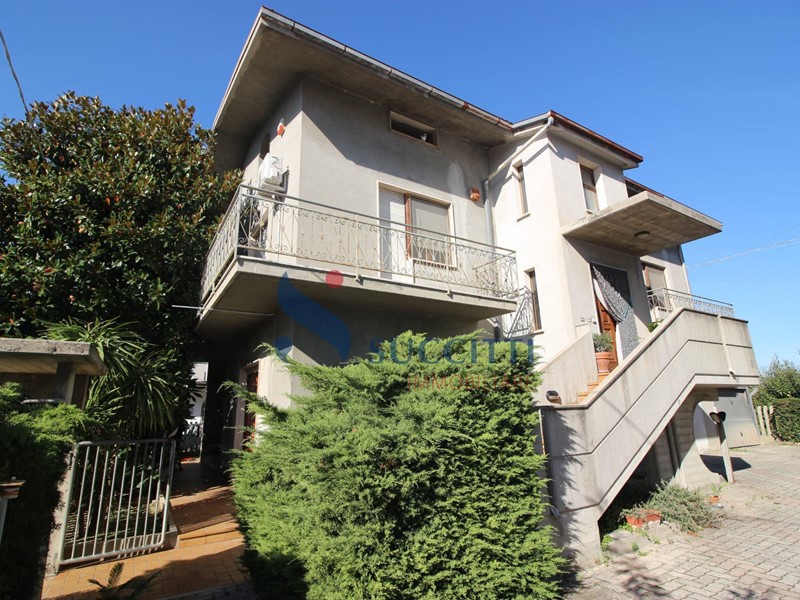 Casa Indipendente in Vendita a Alba Adriatica, 370'000€, 230 m²