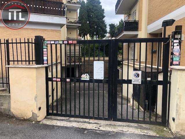 Immobile commerciale in Vendita a Roma, zona Pineta Sacchetti, 79'000€, 160 m²