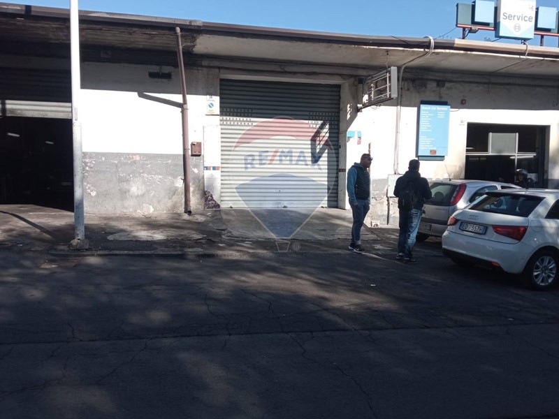 Immobile commerciale in Vendita a Catania, zona Catania Fontanarossa, 54'000€, 118 m²