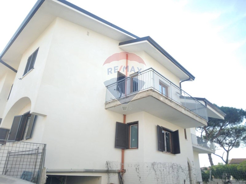 Attico in Vendita a Minturno, zona Marina di Minturno, 275'000€, 180 m²