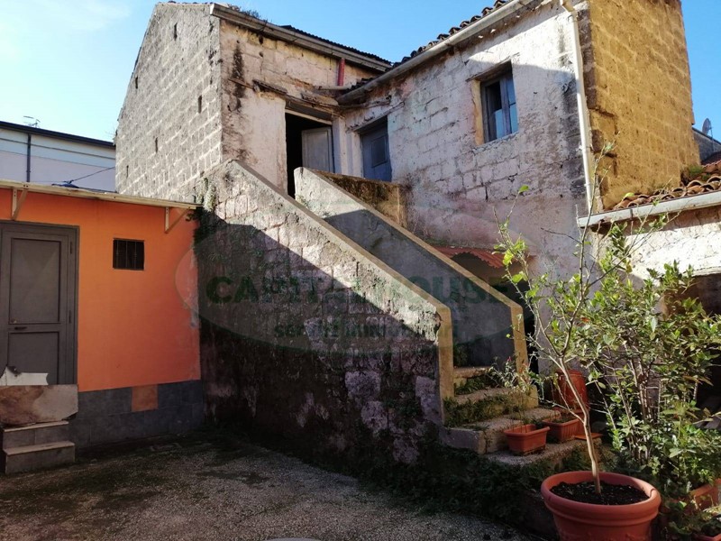 Trilocale in Vendita a Macerata Campania, 18'000€, 100 m²