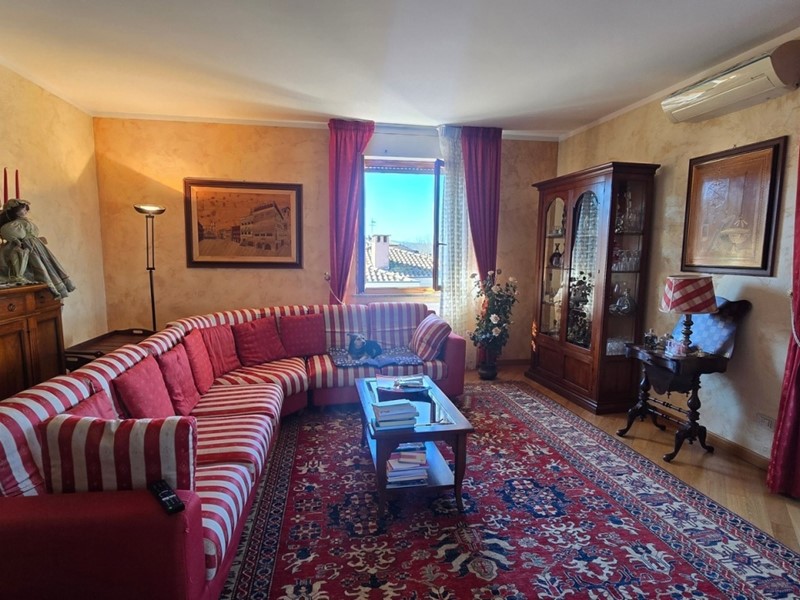 Appartamento in Vendita a Deruta, 160'000€, 160 m²