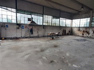 Magazzino in Vendita a Canonica d'Adda, zona RESIDENZIALE, 200'000€, 607 m²