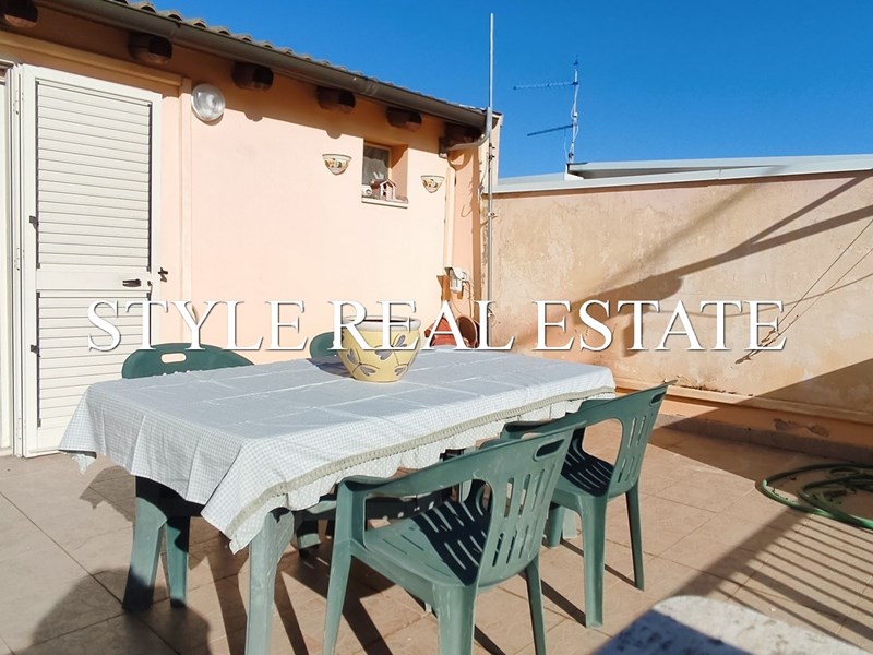 Casa Indipendente in Vendita a Siracusa, zona Belvedere, 117'000&euro;, 195 m², con Box