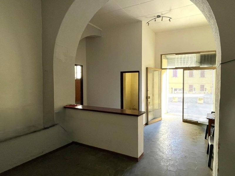 Immobile commerciale in Vendita a Fucecchio, 70'000€, 70 m²