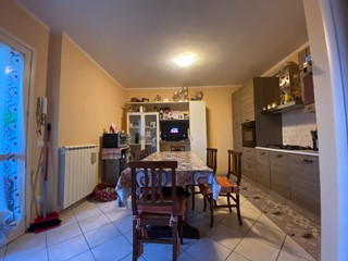 Trilocale in Vendita a Lucca, zona San Pietro a Vico, 135'000€, 64 m², con Box
