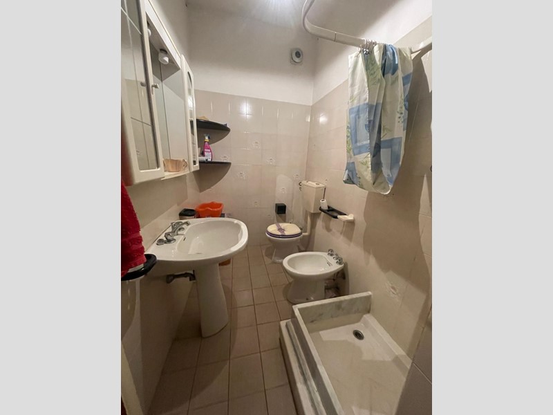 Bilocale in Vendita a Carrara, zona Marina di Carrara, 180'000€, 45 m², arredato