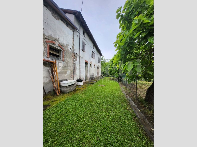Casa Indipendente in Vendita a Brisighella, 115'000&euro;, 285 m²