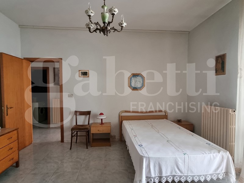 Appartamento in Vendita a Casarano, 80'000€, 130 m², arredato