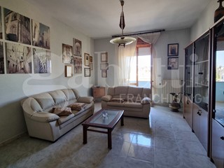 Appartamento in Vendita a Casarano, 80'000€, 130 m², arredato