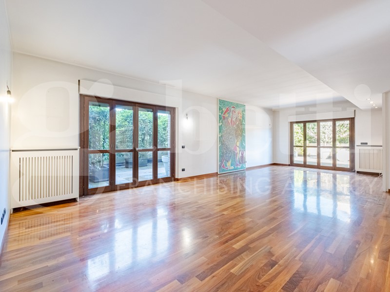 Attico in Vendita a Seregno, 695'000€, 300 m²