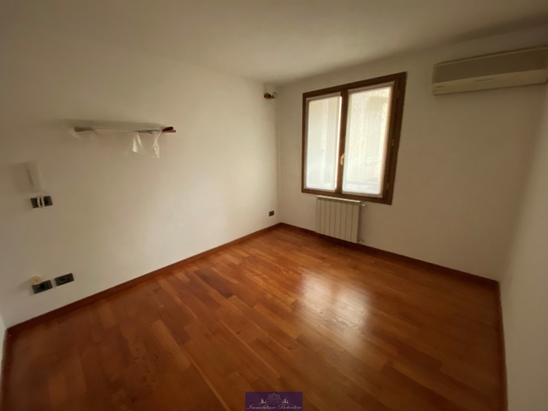Ufficio in Vendita a Firenze, zona Duomo, 420'000€, 80 m²