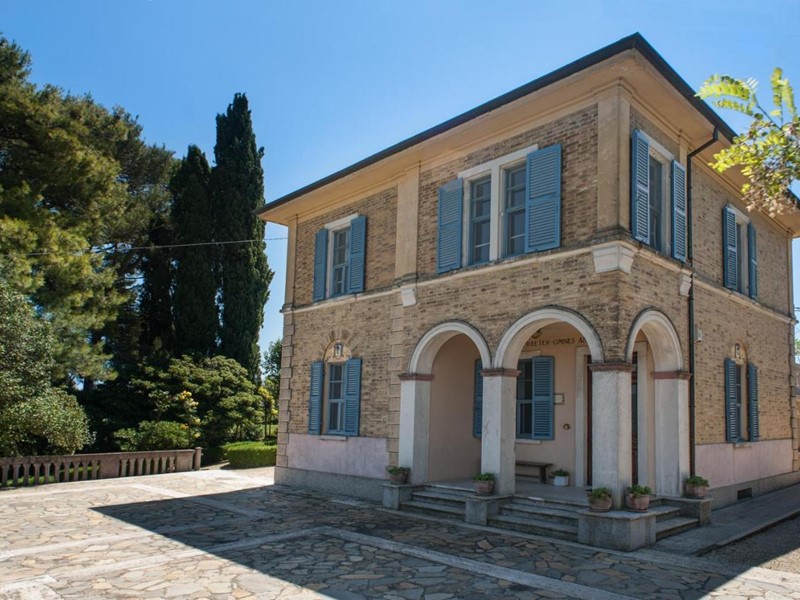 Villa in Vendita a Osimo, 750'000€, 300 m²