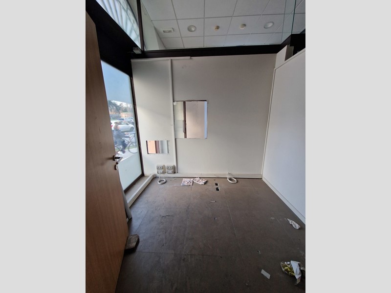 Ufficio in Affitto a Lucca, zona Arancio, 1'600€, 130 m²