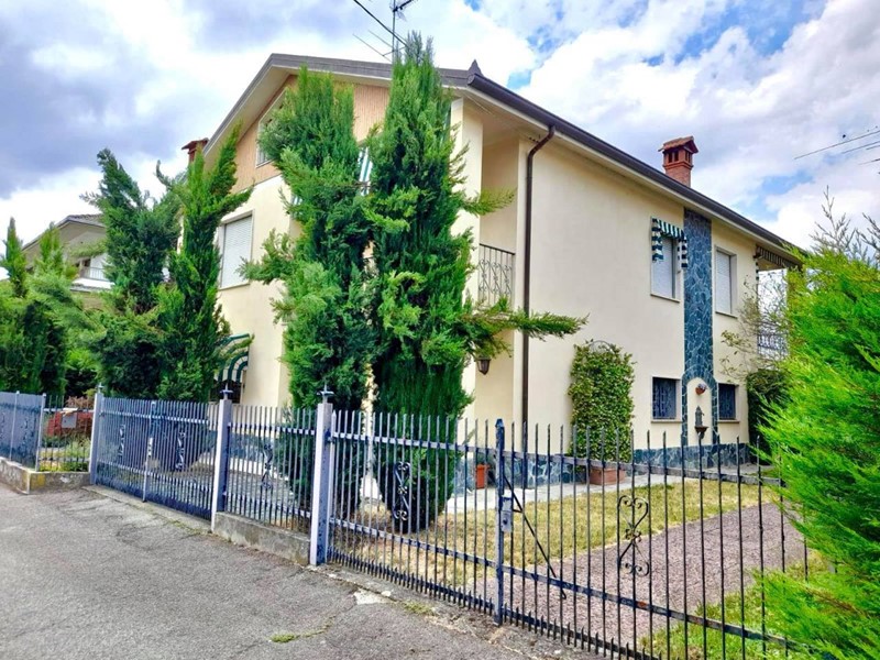 Casa Indipendente in Vendita a Pasturana, 215'000€, 250 m², con Box