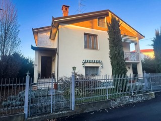 Casa Indipendente in Vendita a Pasturana, 215'000€, 250 m², con Box