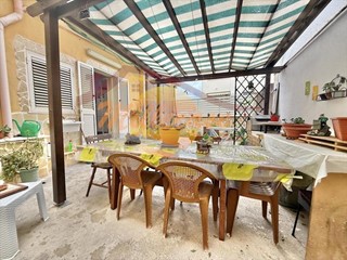 Appartamento in Vendita a Siracusa, zona Scala Greca, 108'000&euro;, 124 m², con Box