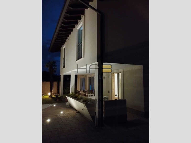 Casa Indipendente in Vendita a Busto Arsizio, 420'000€, 200 m²