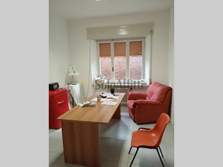 Ufficio in Affitto a Falconara Marittima, zona Mezzacosta, 500€, 110 m²