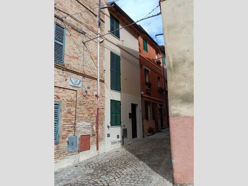 Casa Indipendente in Vendita a Belvedere Ostrense, 73'000€, 120 m²