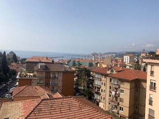 Appartamento in Vendita a Imperia, zona Oneglia, 295'000€, 102 m², con Box