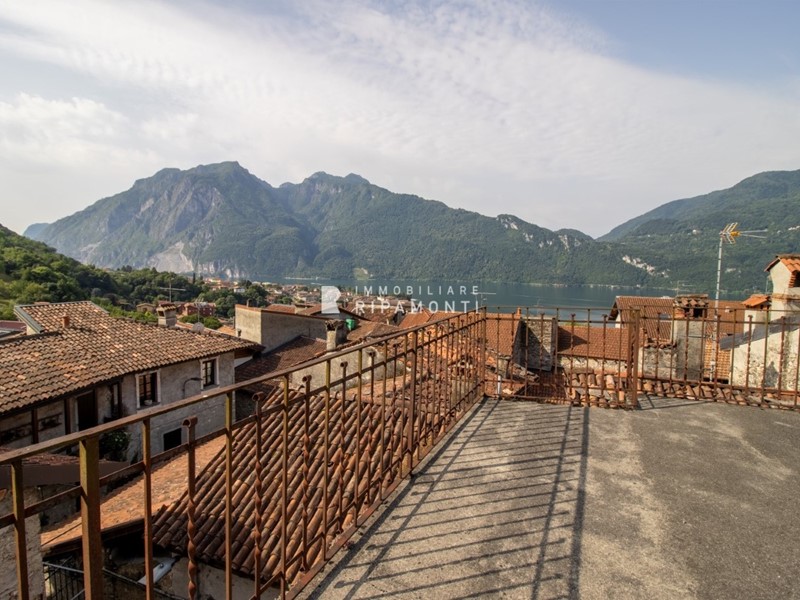 Casale in Vendita a Abbadia Lariana, 230'000€, 613 m²