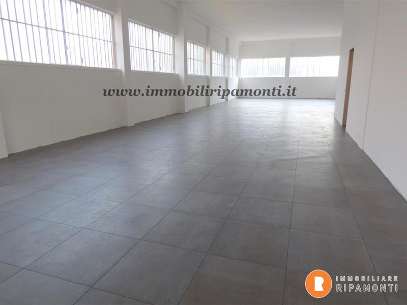 Negozio in Vendita a Lecco, 235'000€, 200 m²