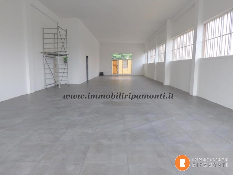 Capannone in Vendita a Lecco, 235'000&euro;, 200 m²