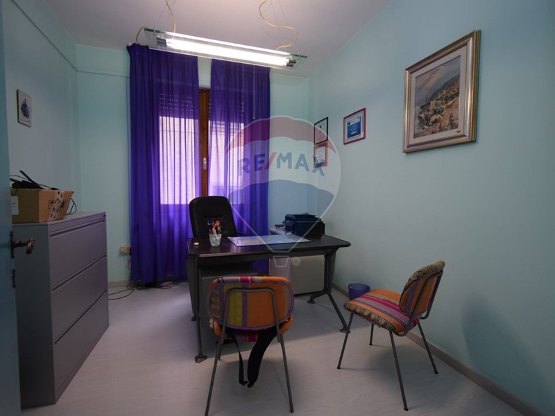 Appartamento in Vendita a Livorno, zona Centro, 218'000€, 130 m²