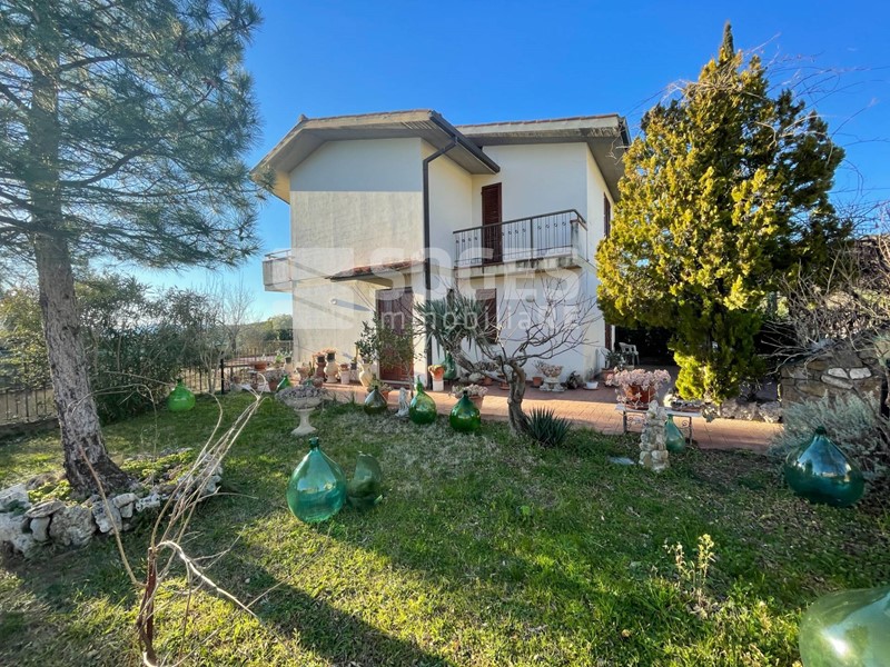 Villetta a schiera in Vendita a Pelago, zona Zona Alta, 370'000€, 190 m²