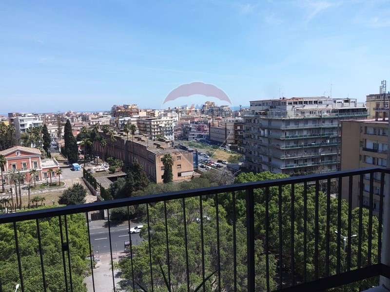 Appartamento in Vendita a Catania, zona Zona di prestigio, 285'000€, 130 m²