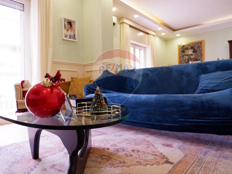 Appartamento in Vendita a Caserta, zona Centro, 310'000€, 165 m²