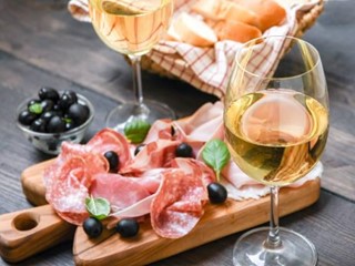 Attività commerciale in Vendita a Massarosa, zona Montramito, 70'000€, 250 m²