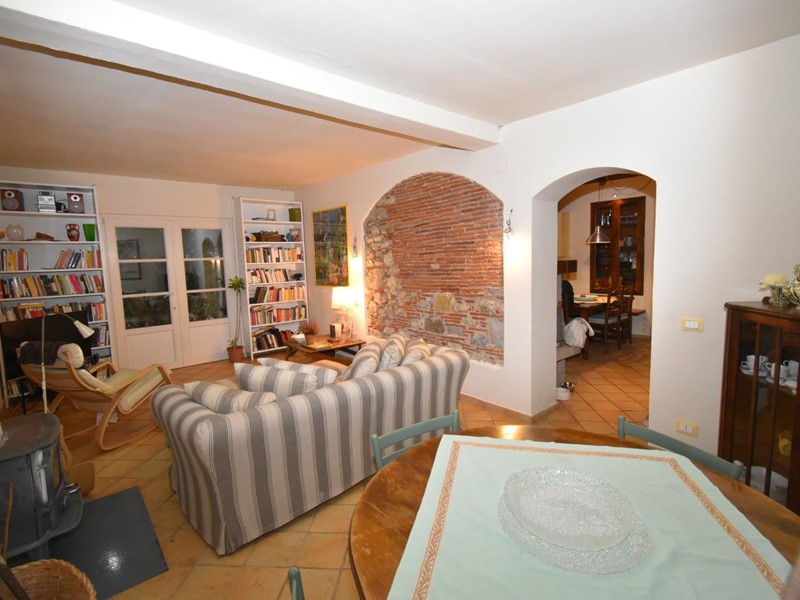 Casa Indipendente in Vendita a Massarosa, zona Massaciuccoli, 280'000€, 175 m²