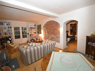 Casa Indipendente in Vendita a Massarosa, zona Massaciuccoli, 280'000€, 175 m²